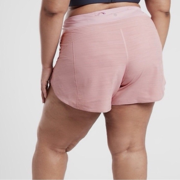 Athleta Run With It Textured 3.5 Hydrangea Pink Workout Shorts Size 1X - Picture 2 of 4
